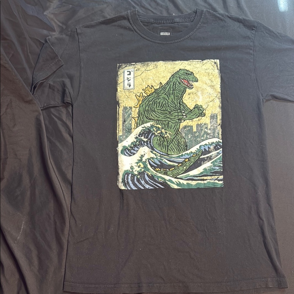 Black and Green Short Sleeve Tee with Graphic Design